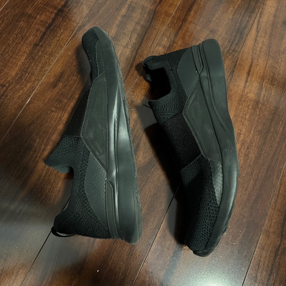 EUC: APL Sneakers W10